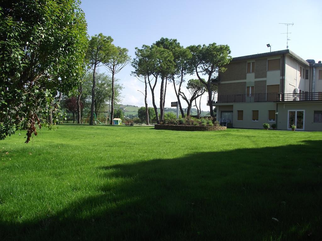Hotel Ausonia Monte Porzio Exterior foto