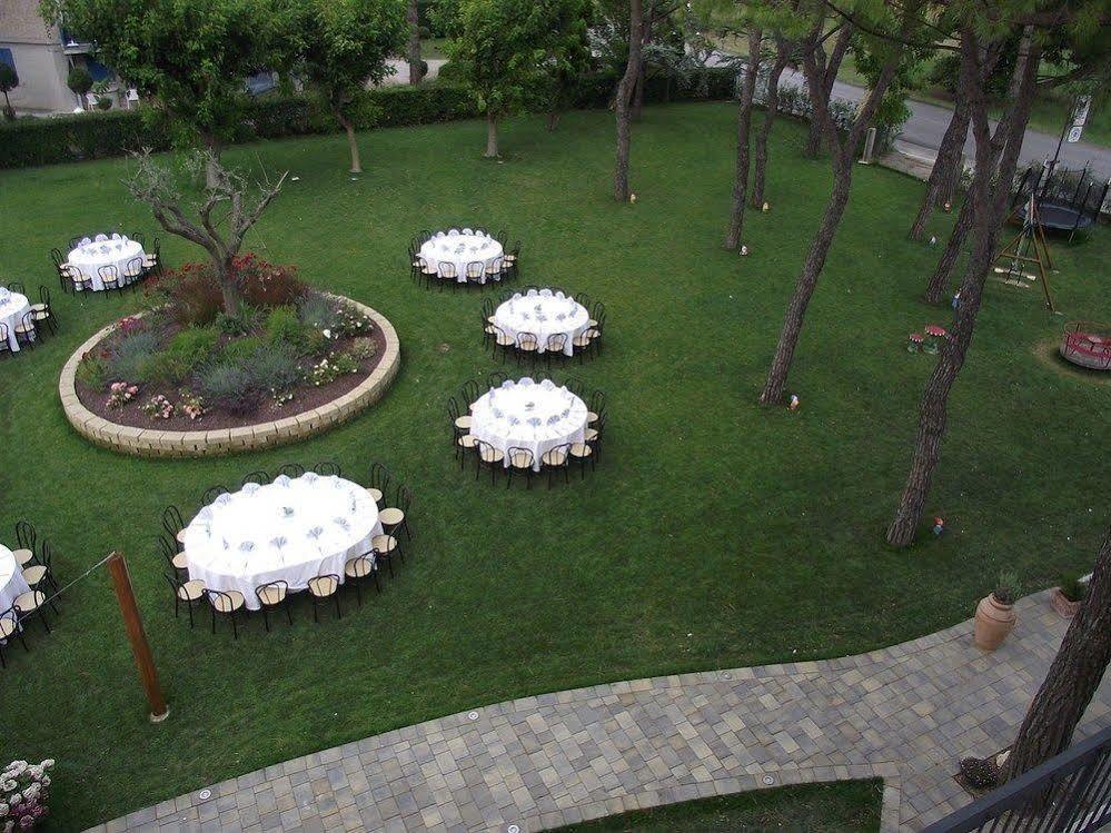 Hotel Ausonia Monte Porzio Exterior foto