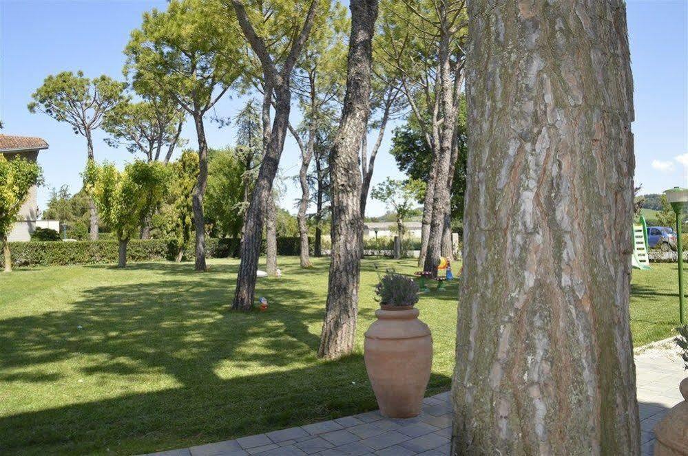 Hotel Ausonia Monte Porzio Exterior foto
